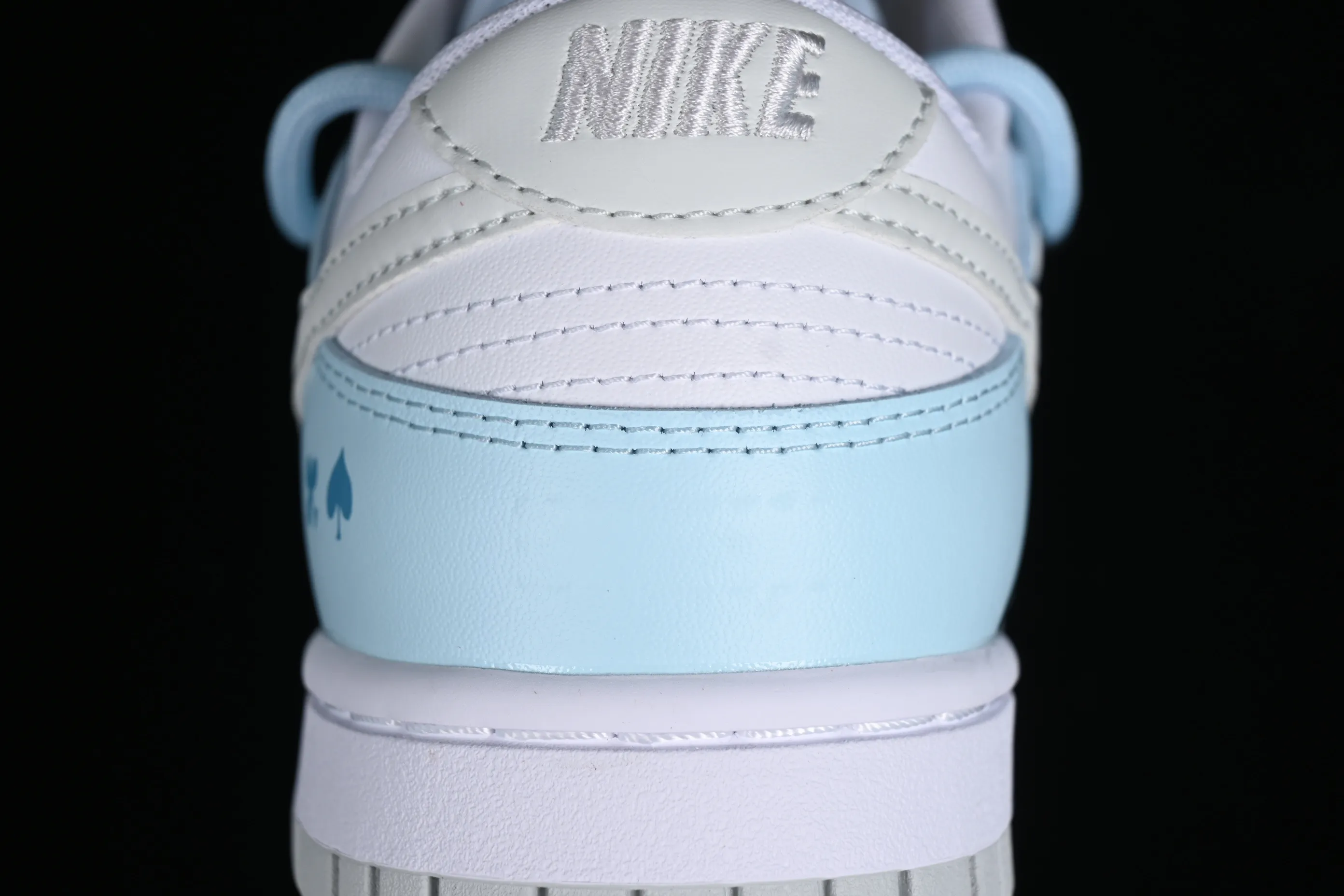 All categories Nk SB Dunk series Nk SB Dunk Low low-top sneakers Nk Dunk Low heart playing card graffiti American North Carolina blue SB strap low-top casual sneakers DV0831-101